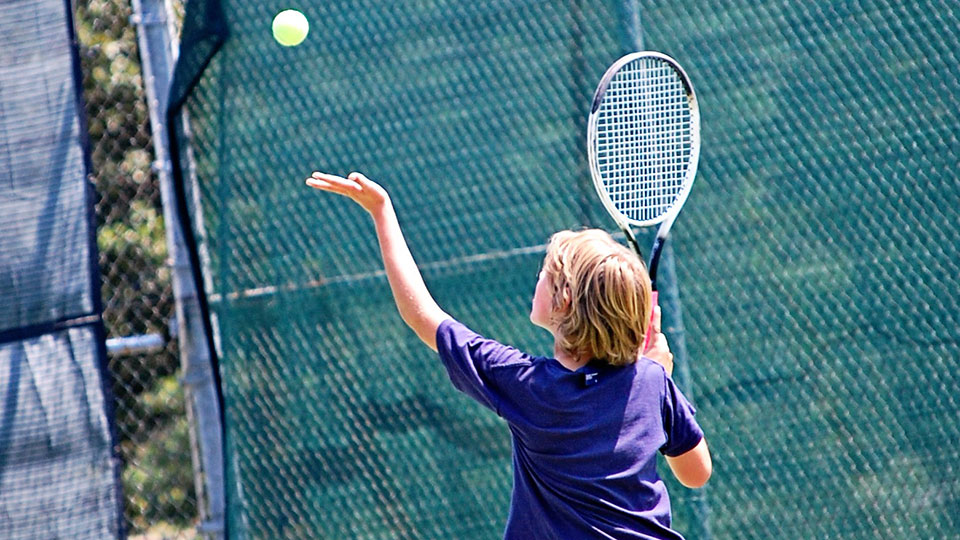 Father and child high-fiving on the golf course