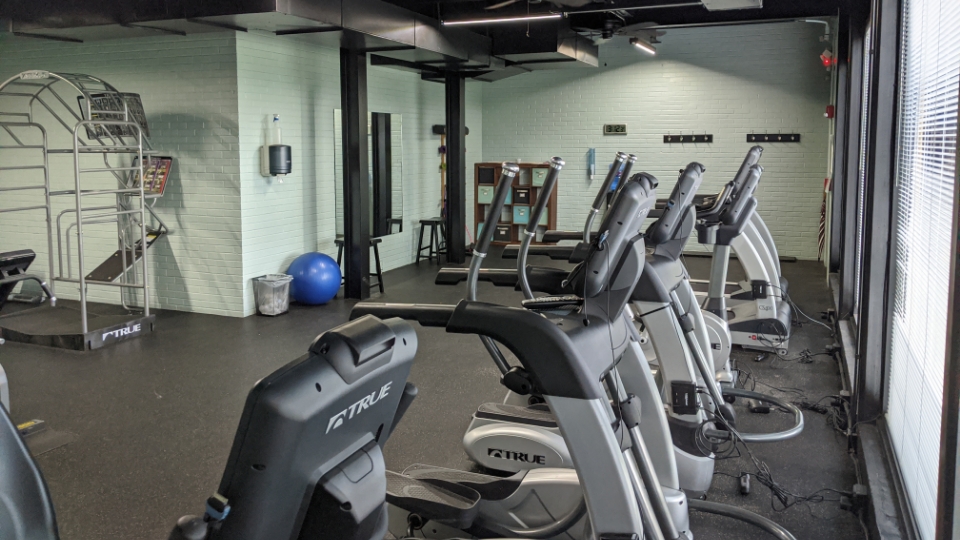 Father and child high-fiving on the golf course